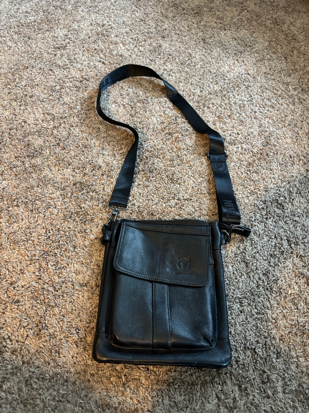 Womens Bull Captain Crossbody/Handbag